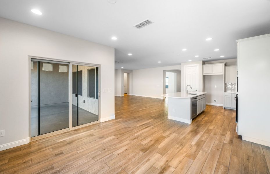 Spacious, unfurnished interior of a new home in Parkside at Anthem at Merrill Ranch, Florence (Image 28).