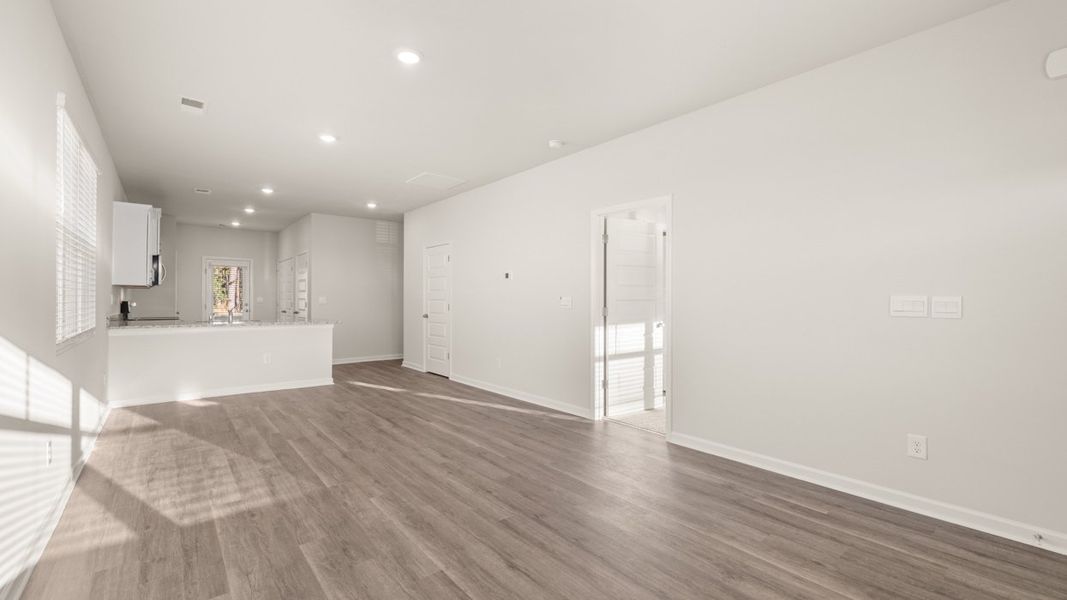 Spacious, unfurnished interior of a new home in Bellemeade Landing, Augusta (Image 15).
