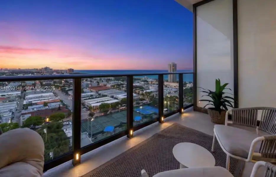 Condo located in Miami Beach, FL showcasing its design and architecture (Image 30).