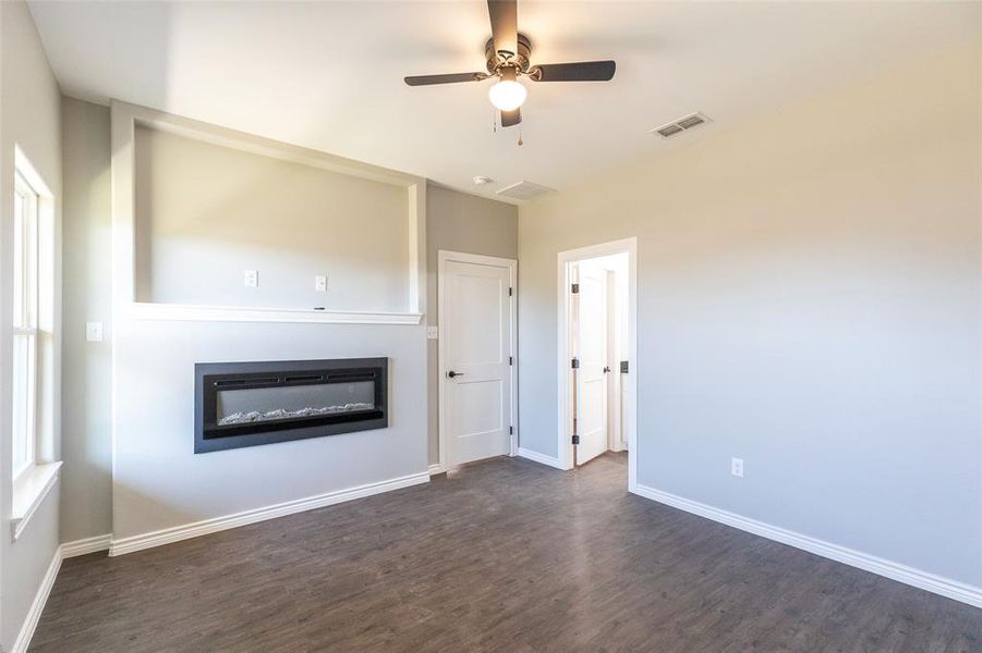 Spacious, unfurnished interior of a new home in , Abilene (Image 16).