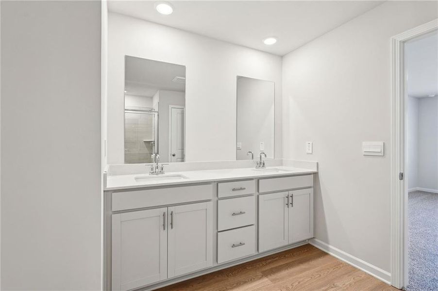 Furnished interior view inside a new home in Ivey Township, Dallas (Image 32).
