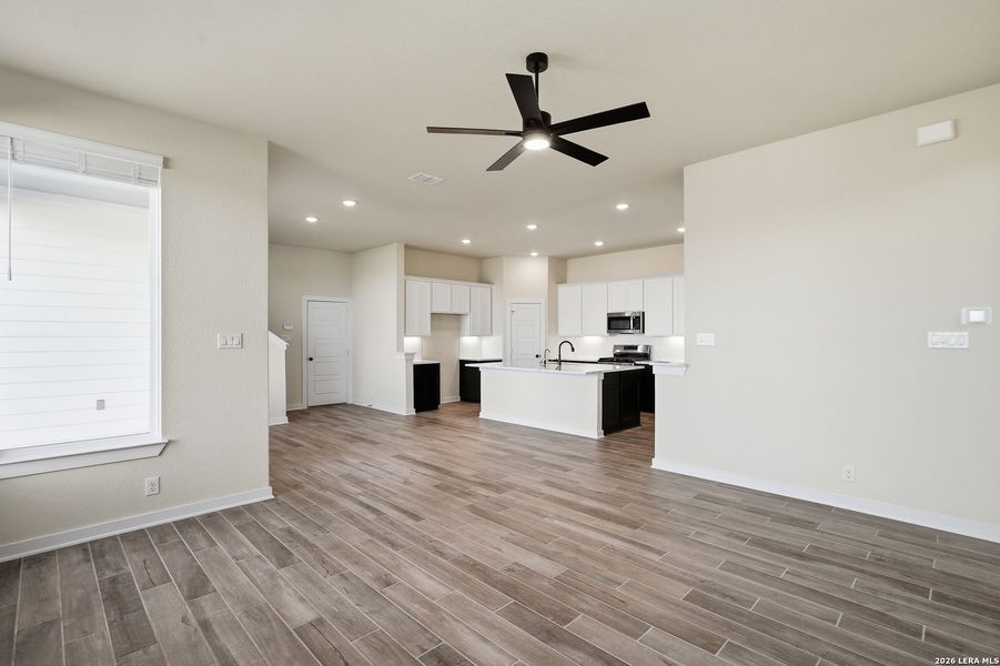 Spacious, unfurnished interior of a new home in The Crossvine, Schertz (Image 32).