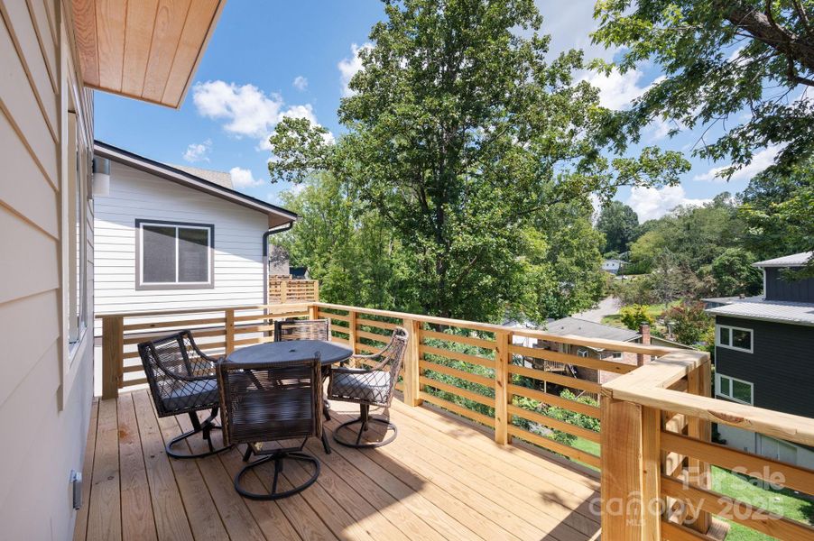 Sunny Large Deck Perfect for Al Fresco Dining Sunny Large Deck Perfect for Al Fresco Dining
