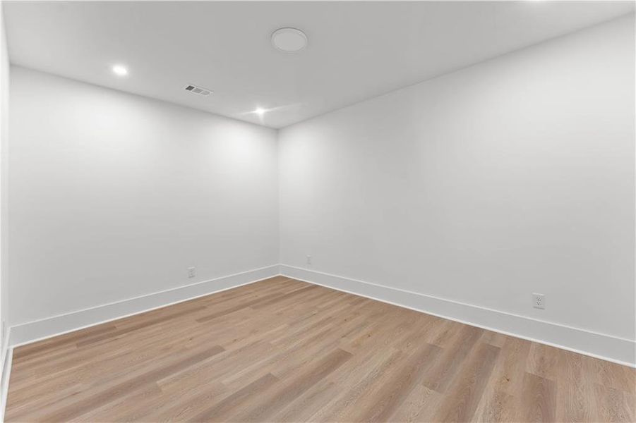 Spacious, unfurnished interior of a new home in , Atlanta (Image 44).
