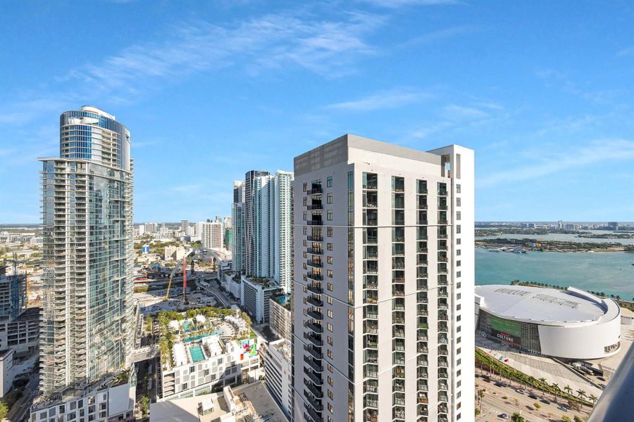 Condo located in Miami, FL showcasing its design and architecture (Image 3).