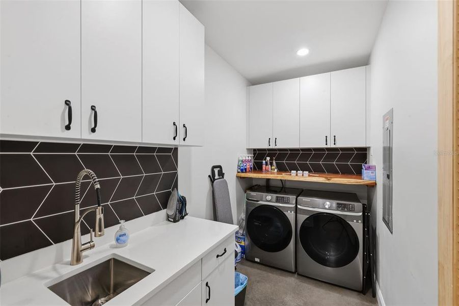 Furnished interior view inside a new home in , Dade City (Image 47).