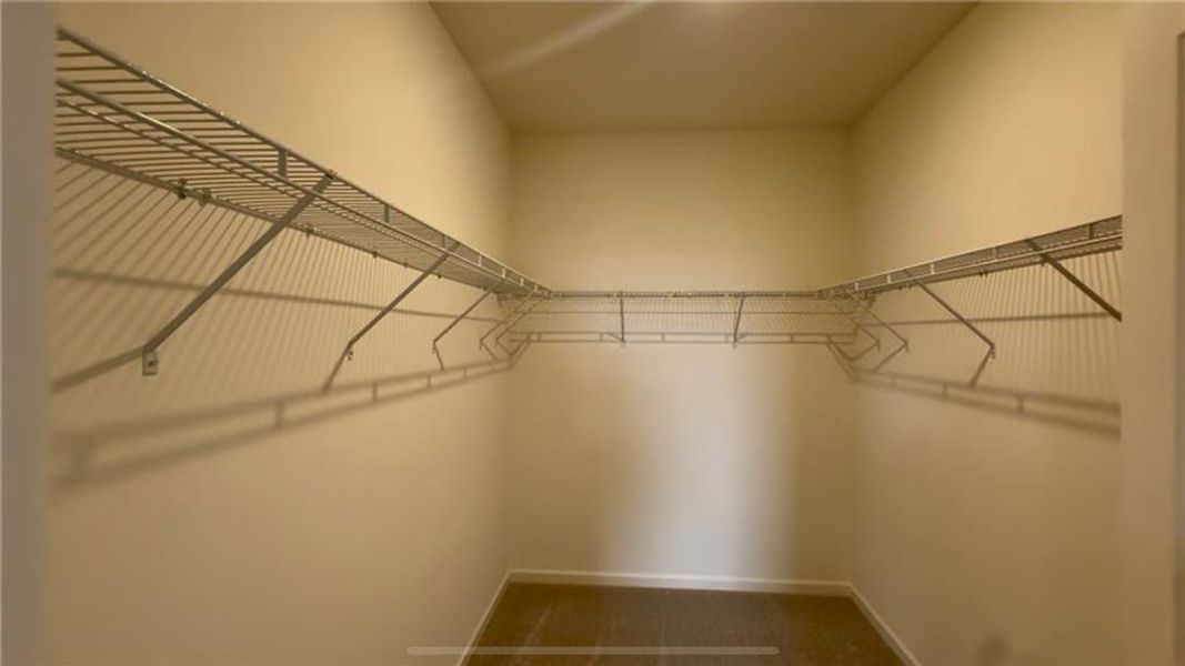 Spacious, unfurnished interior of a new home in Mt. Tabor Ridge, Dallas (Image 9).