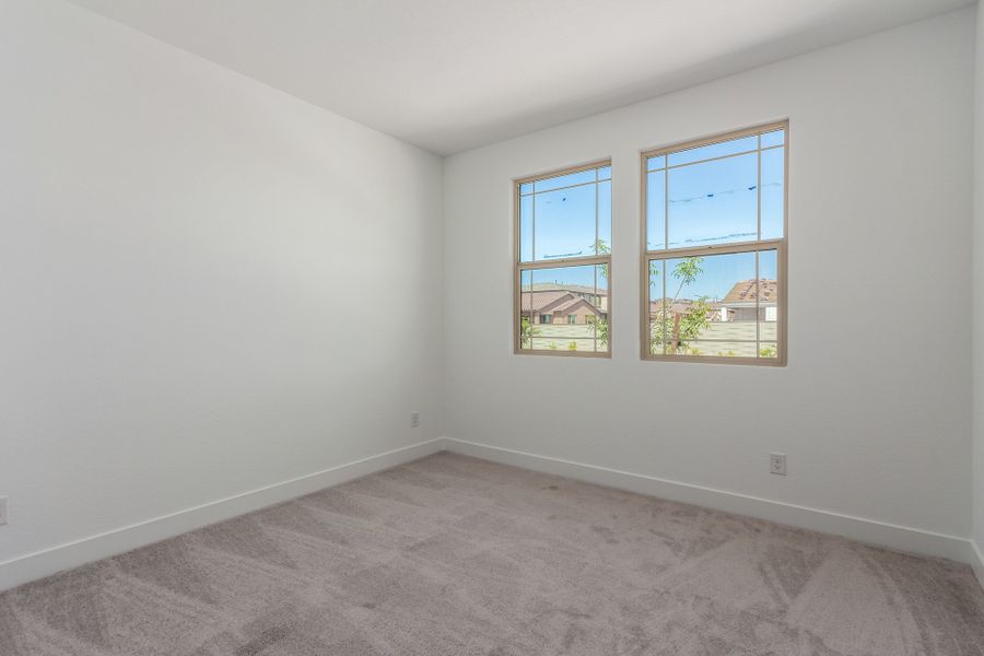 Spacious, unfurnished interior of a new home in Hawes Crossing, Mesa (Image 23).