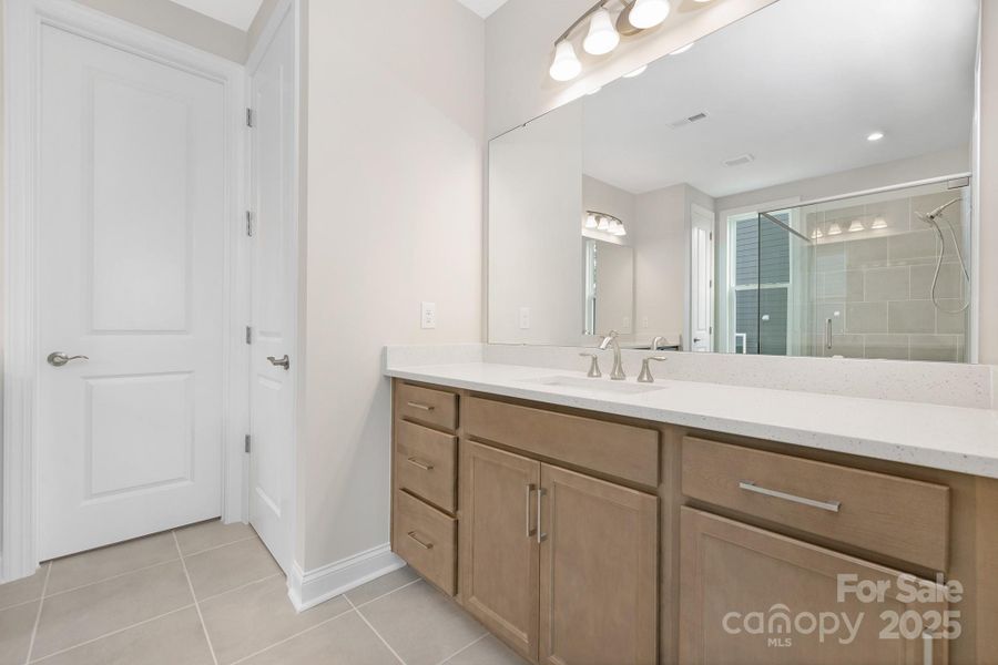 Furnished interior view inside a new home in Handsmill on Lake Wylie, York (Image 8).