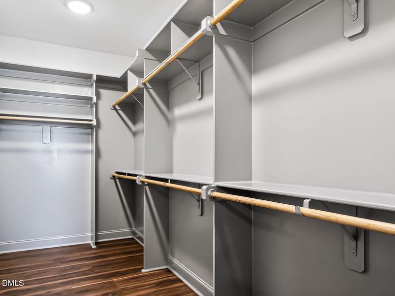 022-1280x960-closet 022-1280x960-closet