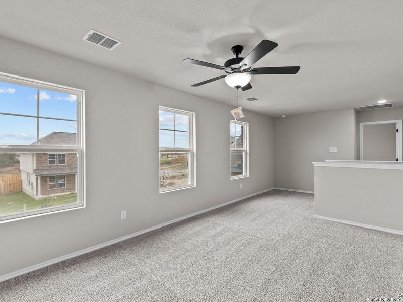Spacious, unfurnished interior of a new home in Royal Crest, San Antonio (Image 23).
