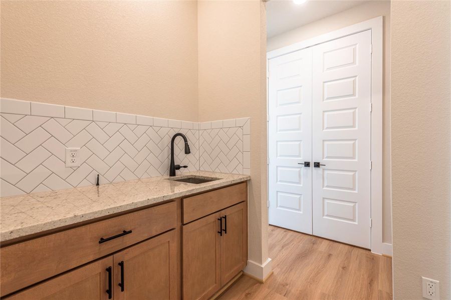 Furnished interior view inside a new home in , Seabrook (Image 13).