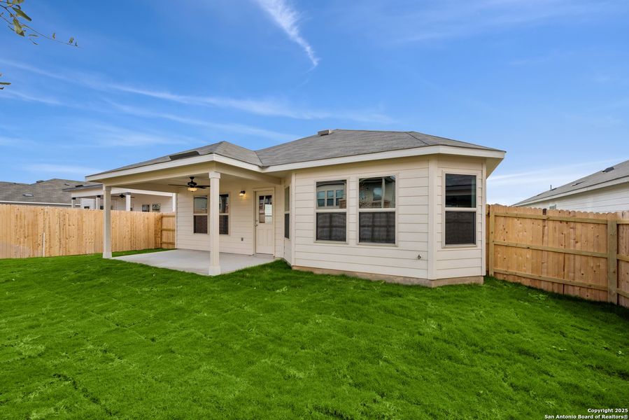 Exterior details and patio area of a home in Greenspoint Heights, Seguin (Image 3).
