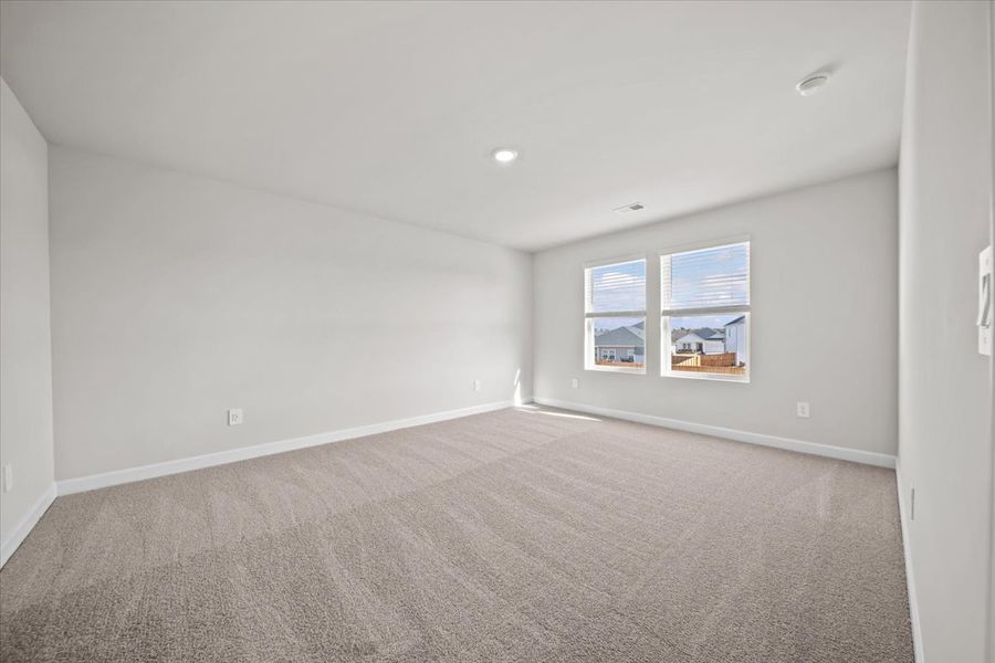 Spacious, unfurnished interior of a new home in Brayfield Manor - Signature Collection, Wellford (Image 17).