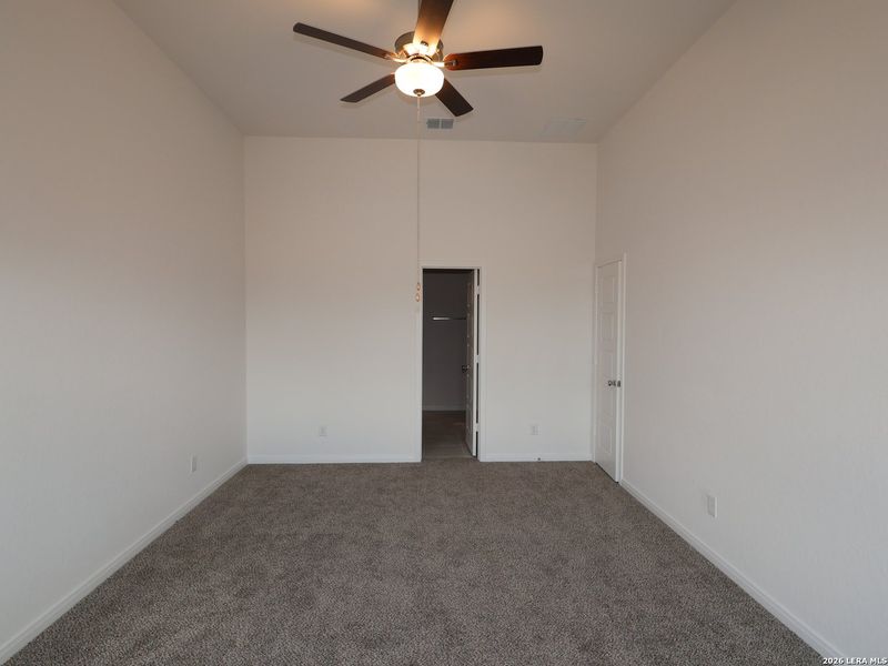 Spacious, unfurnished interior of a new home in Meadows at Clear Springs, New Braunfels (Image 28).