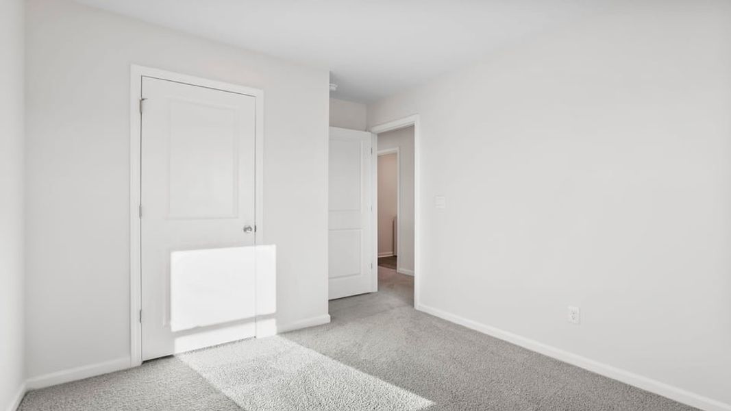 Spacious, unfurnished interior of a new home in Cedar Gap, Fountain Inn (Image 24).