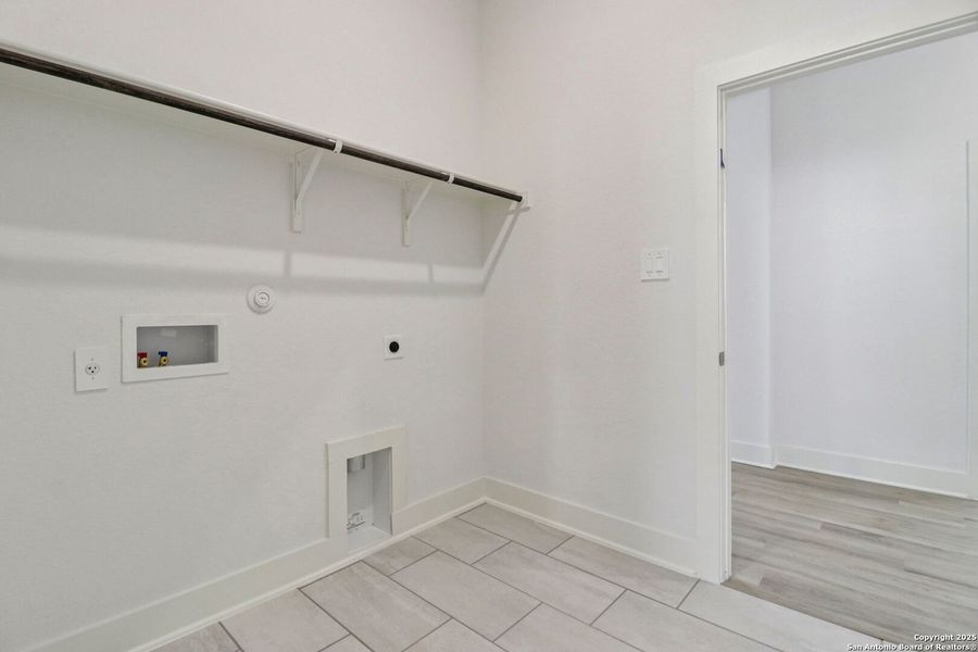 Spacious, unfurnished interior of a new home in Sagebrooke - Classic Series, San Antonio (Image 16). Spacious, unfurnished interior of a new home in Sagebrooke - Classic Series, San Antonio (Image 16).