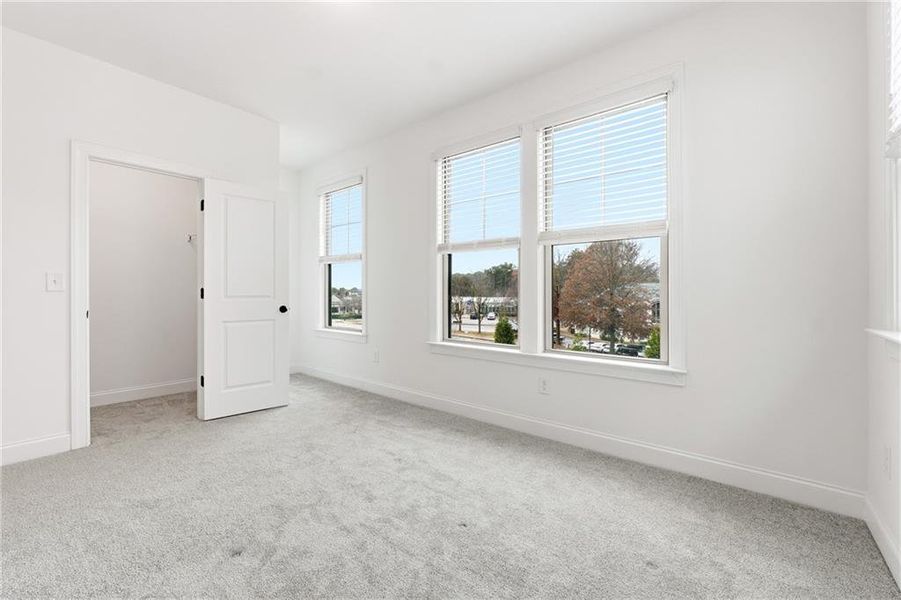 Spacious, unfurnished interior of a new home in , Atlanta (Image 18).