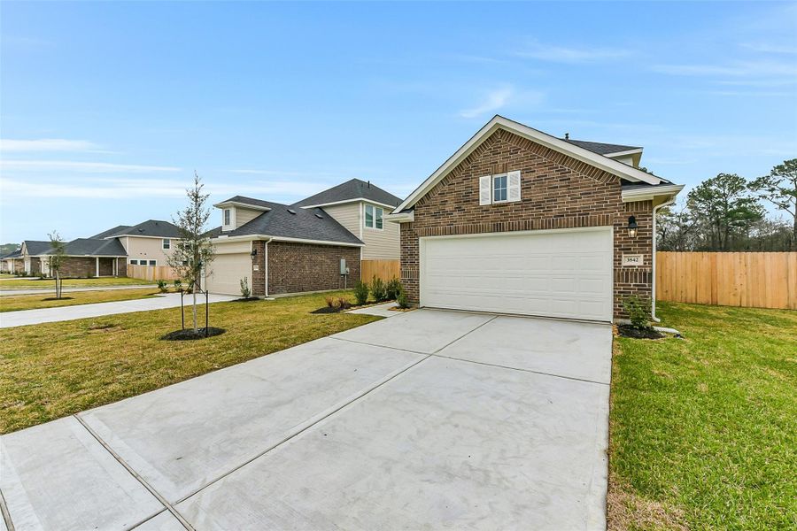 Front exterior of a new home in King Oaks Village, Baytown, TX, highlighting curb appeal (Image 21). Front exterior of a new home in King Oaks Village, Baytown, TX, highlighting curb appeal (Image 21).