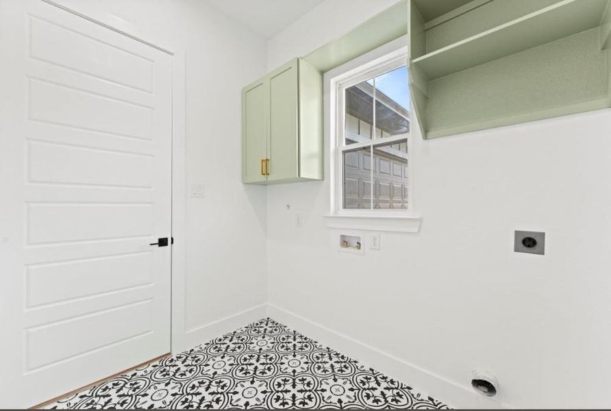 Spacious, unfurnished interior of a new home in , Conroe (Image 23).