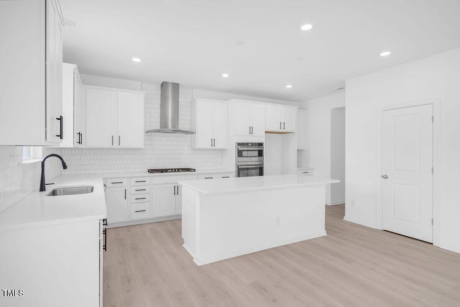 silverstone-bedford-lot-371-kitchen-01