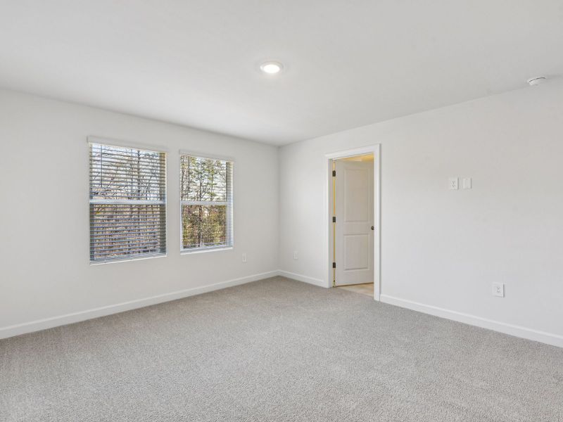 Spacious, unfurnished interior of a new home in Nolen Farm, Gastonia (Image 15).