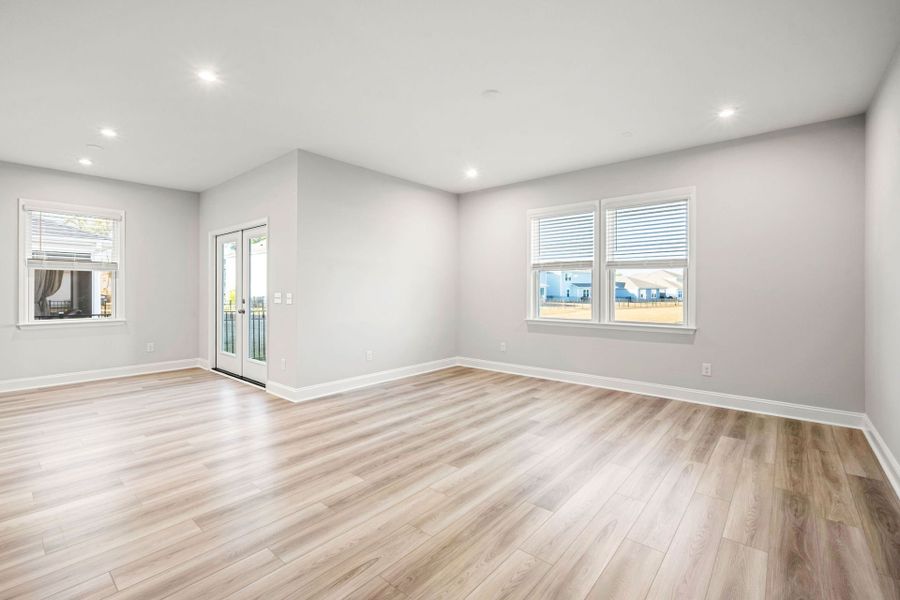 Spacious, unfurnished interior of a new home in Salem Bay, Beaufort (Image 14).
