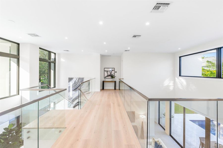 Spacious, unfurnished interior of a new home in , Fort Lauderdale (Image 19).