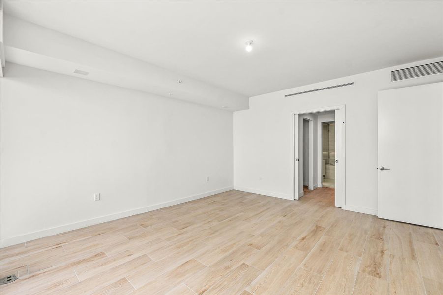 Spacious, unfurnished interior of a new home in Casamar, Pompano Beach (Image 18).