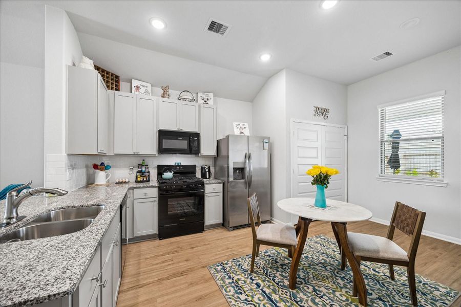 Furnished interior view inside a new home in Magnolia Springs, Montgomery (Image 6).