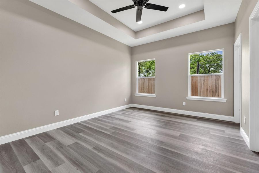 Spacious, unfurnished interior of a new home in , Navasota (Image 15).