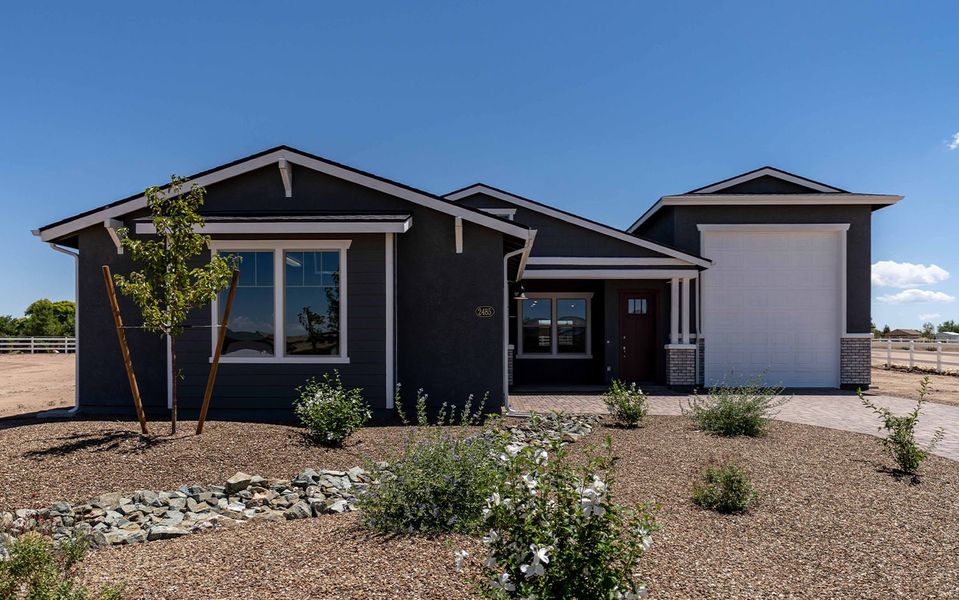Front exterior of a new home in Heritage Pointe, Chino Valley, AZ, highlighting curb appeal (Image 2).