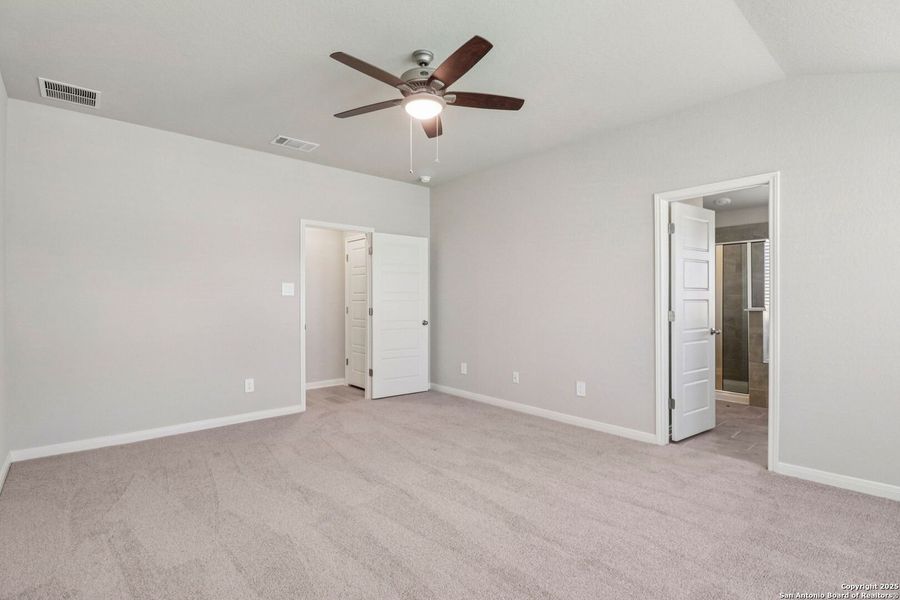 Spacious, unfurnished interior of a new home in Estancia Ranch - Premier Series, San Antonio (Image 39).