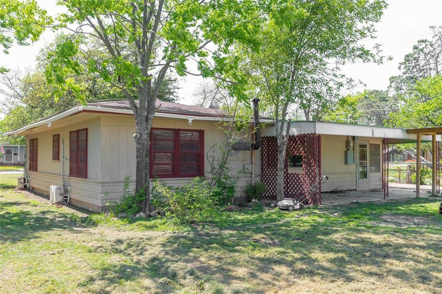 Exterior details and patio area of a home in , Brownwood (Image 20).