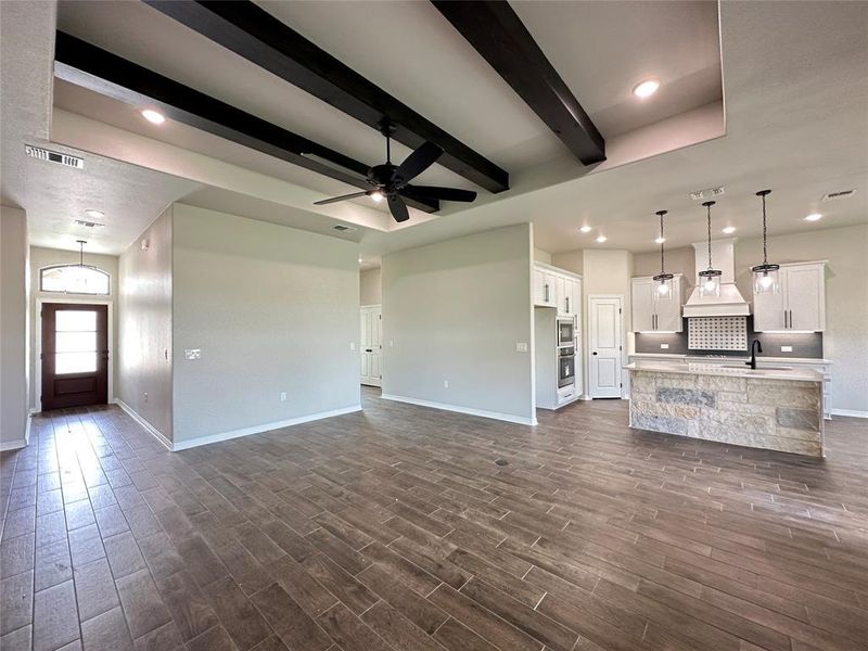 Spacious, unfurnished interior of a new home in , Lorena (Image 18).