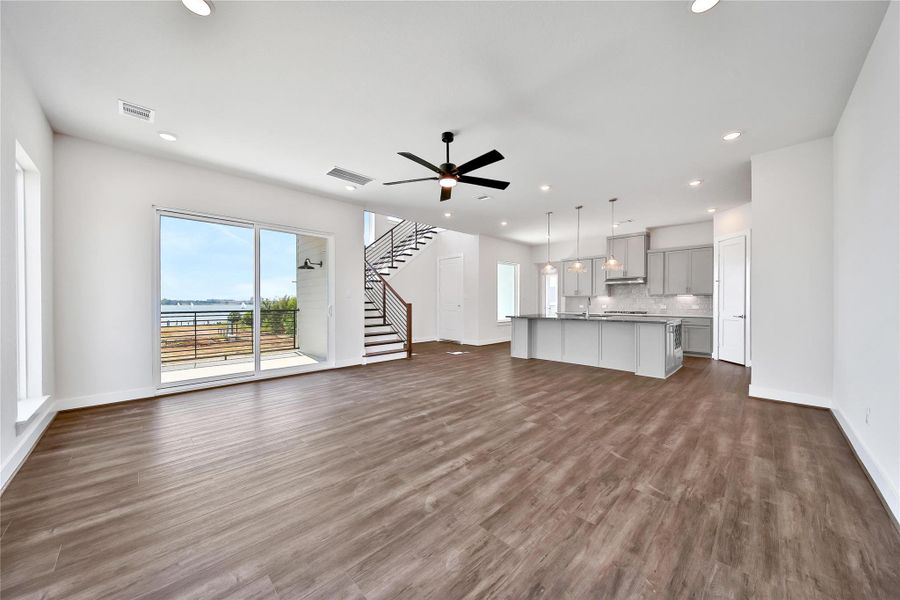 Spacious, unfurnished interior of a new home in Lago Pointe, Seabrook (Image 18). Spacious, unfurnished interior of a new home in Lago Pointe, Seabrook (Image 18).