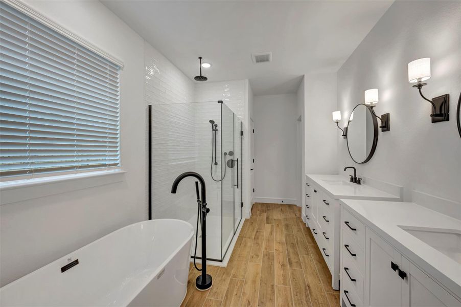 Spa-like primary bath (*Photo not of actual home and used for illustration purposes only.)