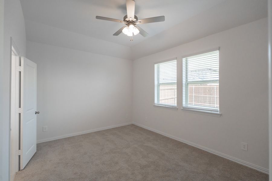 Spacious, unfurnished interior of a new home in Saratoga, Aubrey (Image 18).