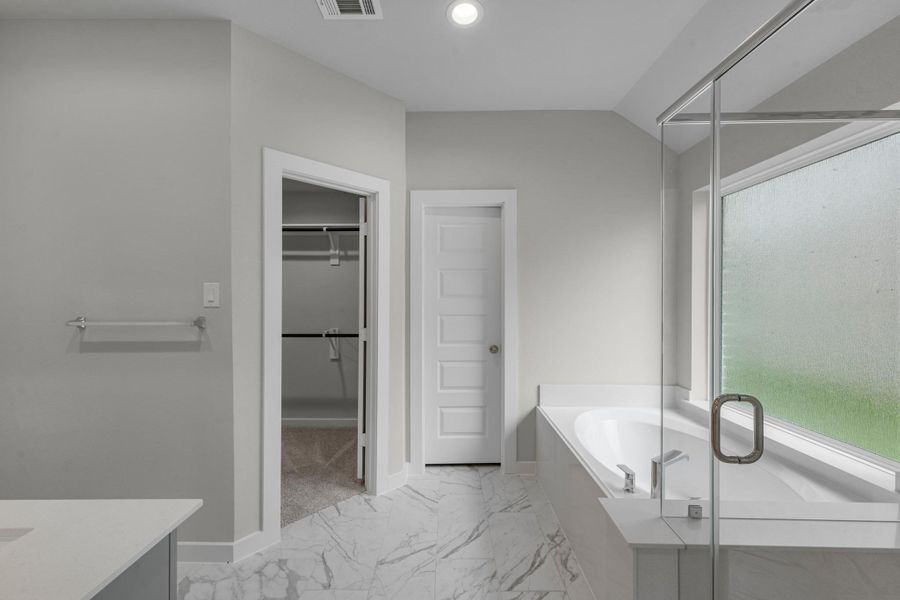 Furnished interior view inside a new home in Huntington Place, Rosharon (Image 8).