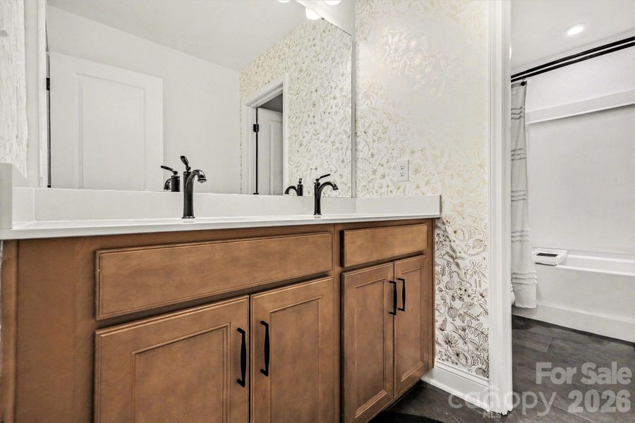 Image 45 of a home in Lakeside Glen.