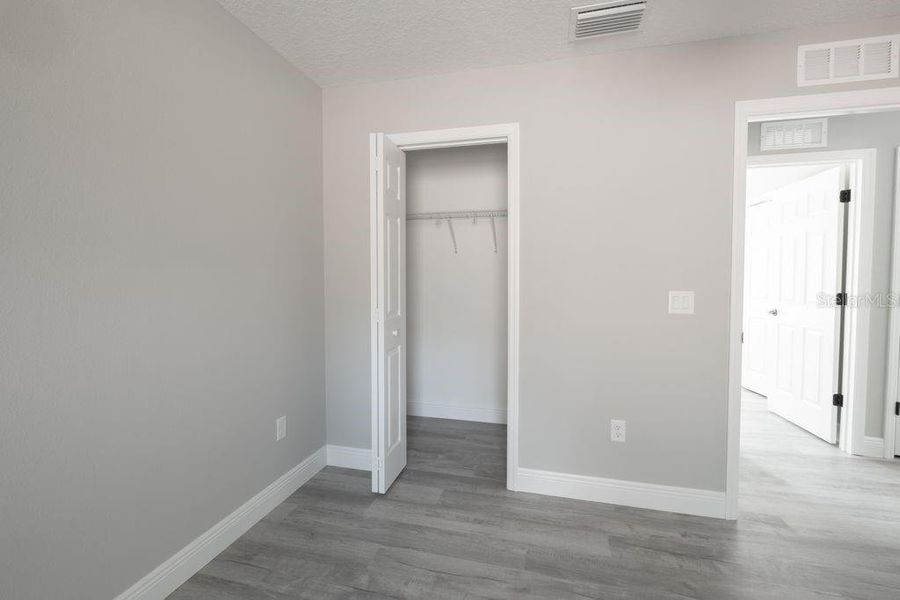 Spacious, unfurnished interior of a new home in , Citrus Springs (Image 31).