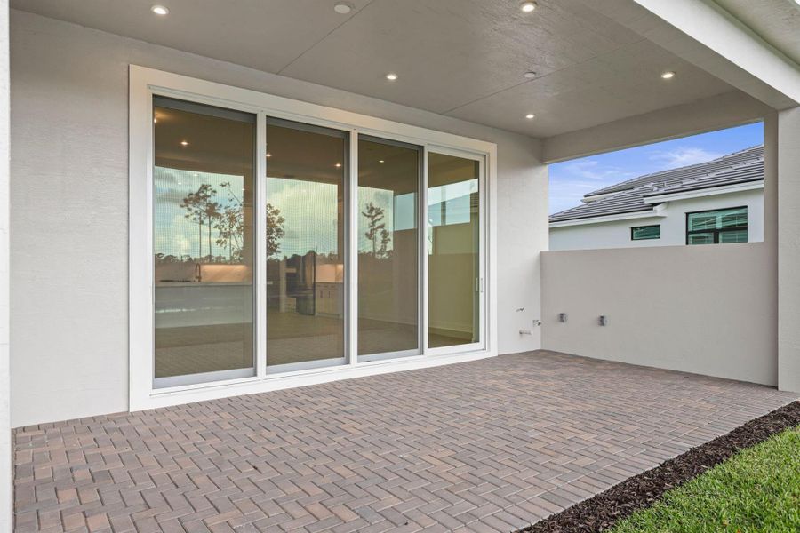 Image 38 of a home in Cove Royale.