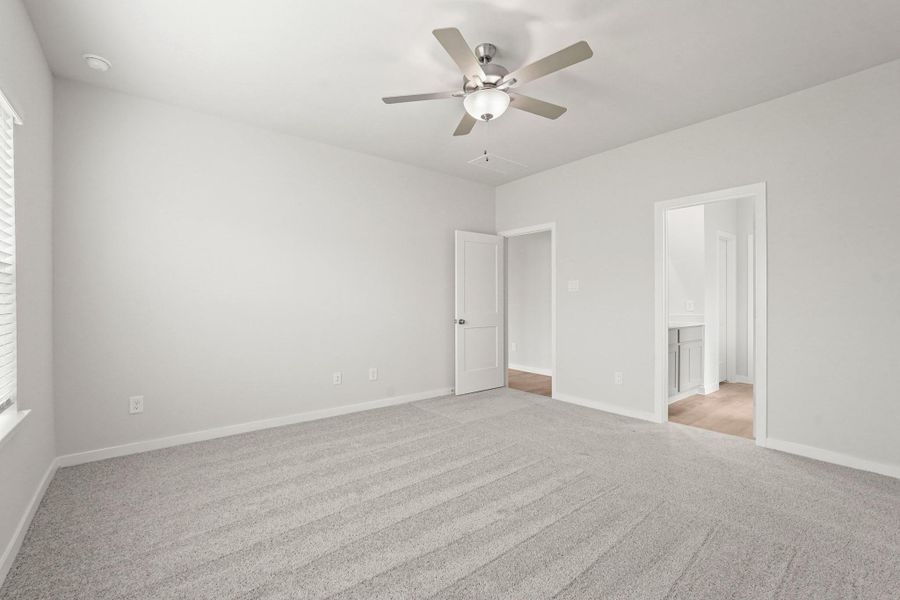 Spacious, unfurnished interior of a new home in Paloma at Sanford Farms, Waller (Image 16).