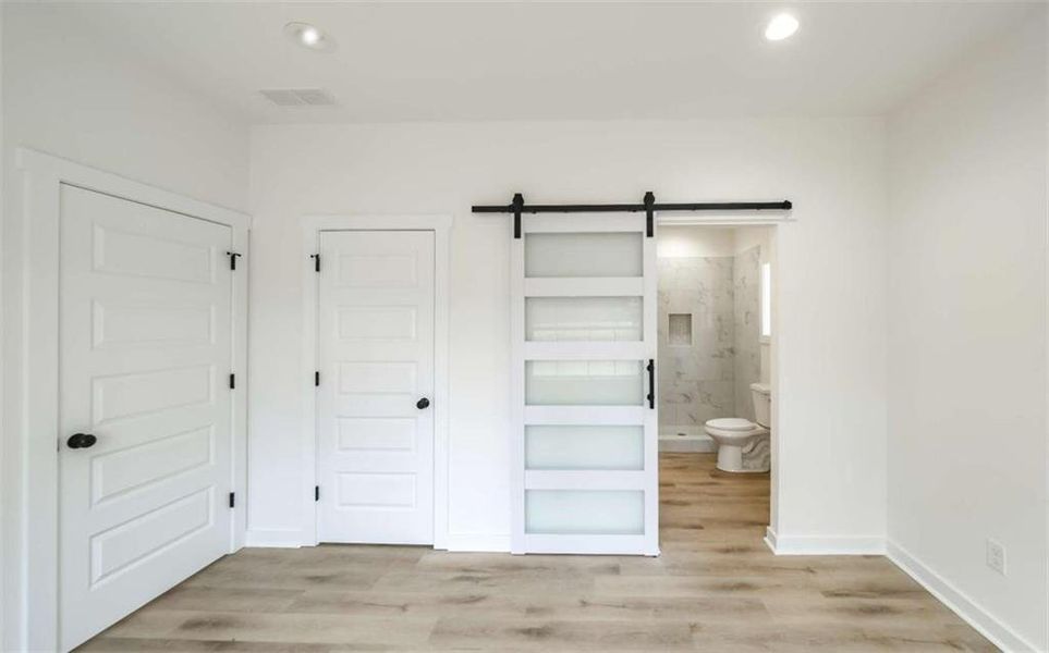 Spacious, unfurnished interior of a new home in , Rome (Image 29).