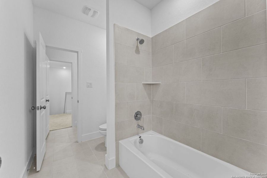 Furnished interior view inside a new home in , New Braunfels (Image 10).