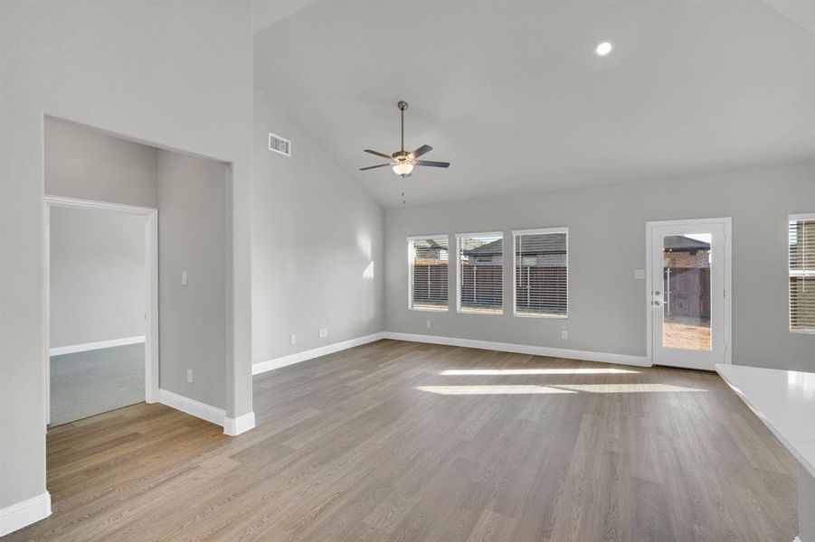 Spacious, unfurnished interior of a new home in Stonehaven, Seagoville (Image 18). Spacious, unfurnished interior of a new home in Stonehaven, Seagoville (Image 18).