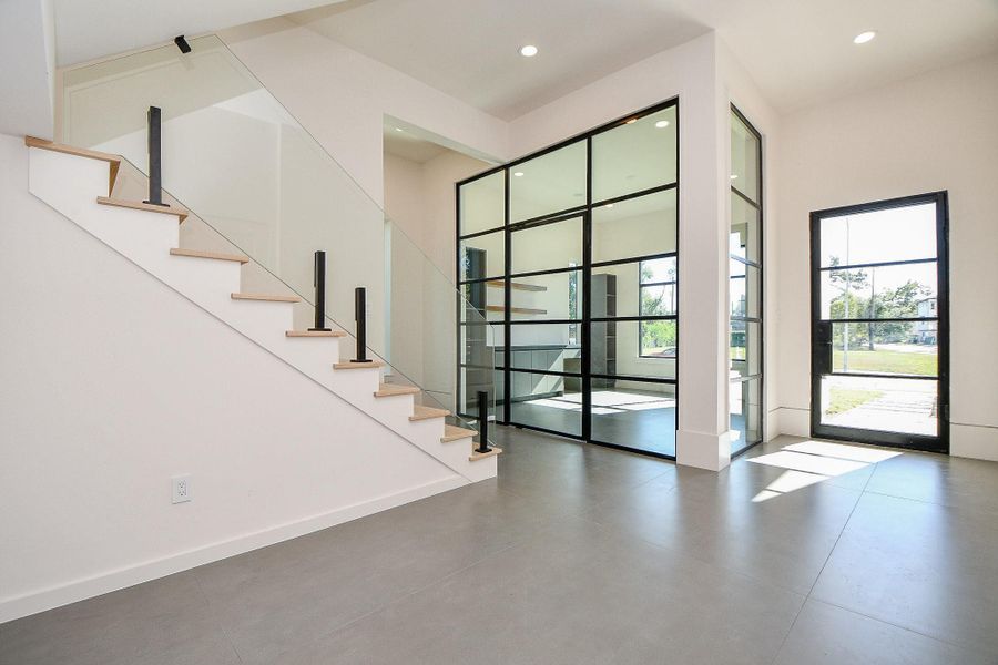 Spacious, unfurnished interior of a new home in , Houston (Image 38).