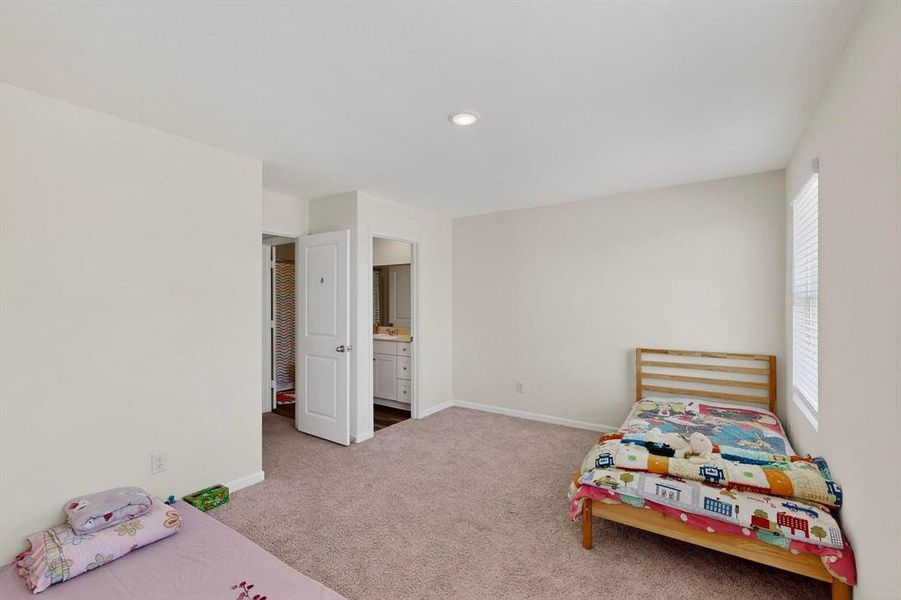 Image 34 of a home in Meadow Park. Image 34 of a home in Meadow Park.