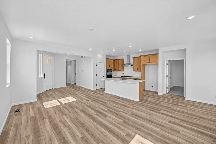 Spacious, unfurnished interior of a new home in The Aurora Highlands, Aurora (Image 12).