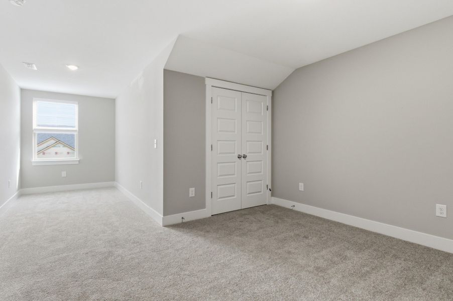Spacious, unfurnished interior of a new home in Veterans Cove, Murfreesboro (Image 32).